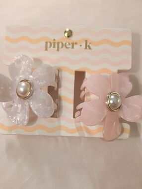 Piper Flower Pearl Center Hair Clips in Pink & Pearlescent White